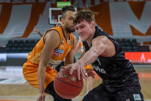 瞬息万变的 瞬息万变的